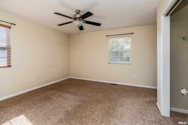 1304 HAZEL Street, Johnston City, Illinois 62951, 3 Bedrooms Bedrooms, 0 ,2 BathroomsBathrooms,Residential,For Sale,HAZEL,0,RMAEB460333