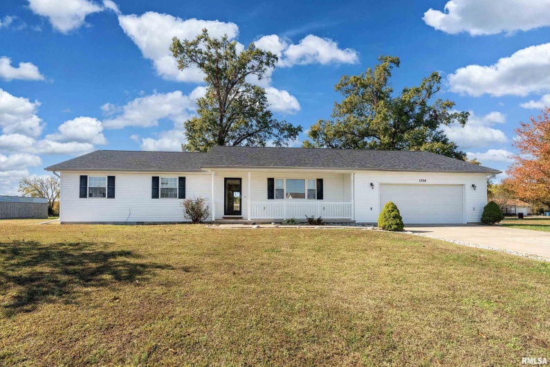 1304 HAZEL Street, Johnston City, Illinois 62951, 3 Bedrooms Bedrooms, 0 ,2 BathroomsBathrooms,Residential,For Sale,HAZEL,0,RMAEB460333