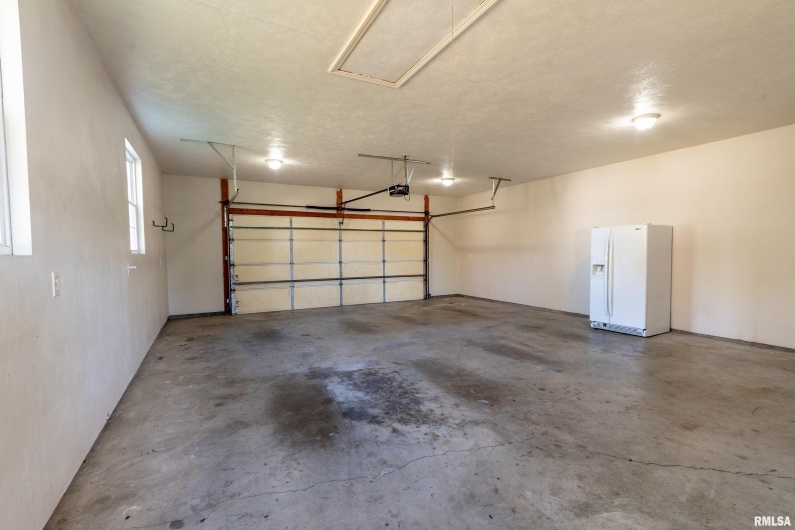 1304 HAZEL Street, Johnston City, Illinois 62951, 3 Bedrooms Bedrooms, 0 ,2 BathroomsBathrooms,Residential,For Sale,HAZEL,0,RMAEB460333