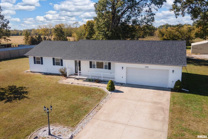 1304 HAZEL Street, Johnston City, Illinois 62951, 3 Bedrooms Bedrooms, 0 ,2 BathroomsBathrooms,Residential,For Sale,HAZEL,0,RMAEB460333