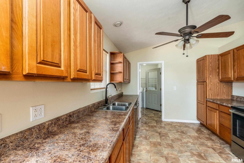 1304 HAZEL Street, Johnston City, Illinois 62951, 3 Bedrooms Bedrooms, 0 ,2 BathroomsBathrooms,Residential,For Sale,HAZEL,0,RMAEB460333