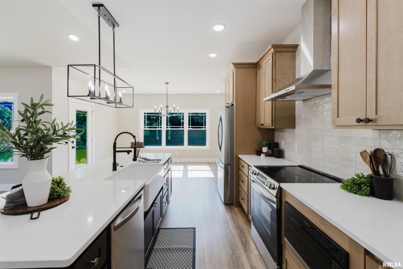 704 JONATHAN Lane, Carterville, Illinois 62918, 4 Bedrooms Bedrooms, 0 ,2 BathroomsBathrooms,Residential,For Sale,JONATHAN,0,RMAEB459279