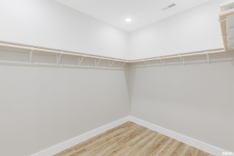 704 JONATHAN Lane, Carterville, Illinois 62918, 4 Bedrooms Bedrooms, 0 ,2 BathroomsBathrooms,Residential,For Sale,JONATHAN,0,RMAEB459279