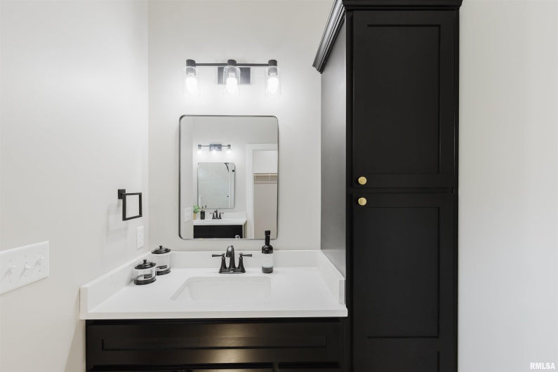 704 JONATHAN Lane, Carterville, Illinois 62918, 4 Bedrooms Bedrooms, 0 ,2 BathroomsBathrooms,Residential,For Sale,JONATHAN,0,RMAEB459279