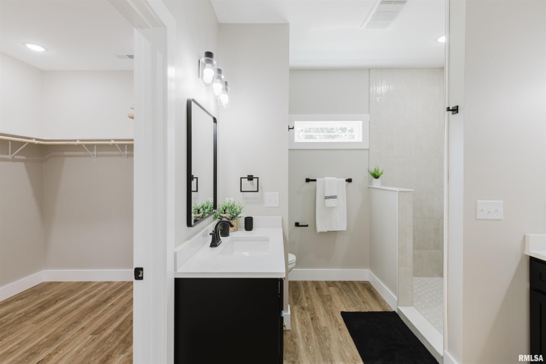 704 JONATHAN Lane, Carterville, Illinois 62918, 4 Bedrooms Bedrooms, 0 ,2 BathroomsBathrooms,Residential,For Sale,JONATHAN,0,RMAEB459279