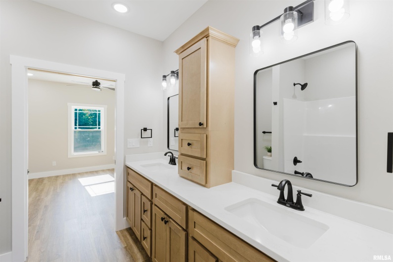 704 JONATHAN Lane, Carterville, Illinois 62918, 4 Bedrooms Bedrooms, 0 ,2 BathroomsBathrooms,Residential,For Sale,JONATHAN,0,RMAEB459279