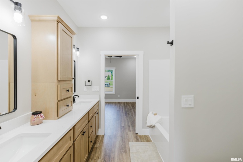 704 JONATHAN Lane, Carterville, Illinois 62918, 4 Bedrooms Bedrooms, 0 ,2 BathroomsBathrooms,Residential,For Sale,JONATHAN,0,RMAEB459279