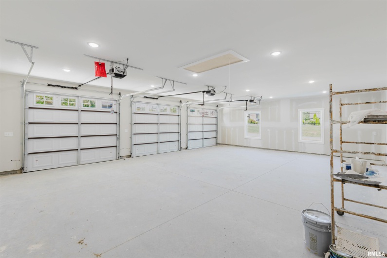 704 JONATHAN Lane, Carterville, Illinois 62918, 4 Bedrooms Bedrooms, 0 ,2 BathroomsBathrooms,Residential,For Sale,JONATHAN,0,RMAEB459279