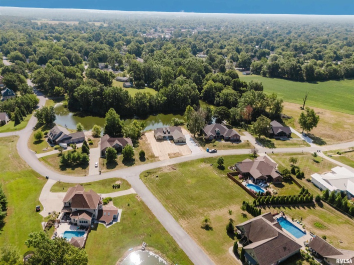 704 JONATHAN Lane, Carterville, Illinois 62918, 4 Bedrooms Bedrooms, 0 ,2 BathroomsBathrooms,Residential,For Sale,JONATHAN,0,RMAEB459279