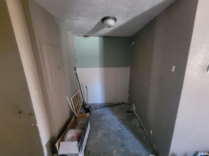 208 WASHINGTON Street, Hurst, Illinois 62949, 3 Bedrooms Bedrooms, 0 ,3 BathroomsBathrooms,Residential,For Sale,WASHINGTON,0,RMAEB460340