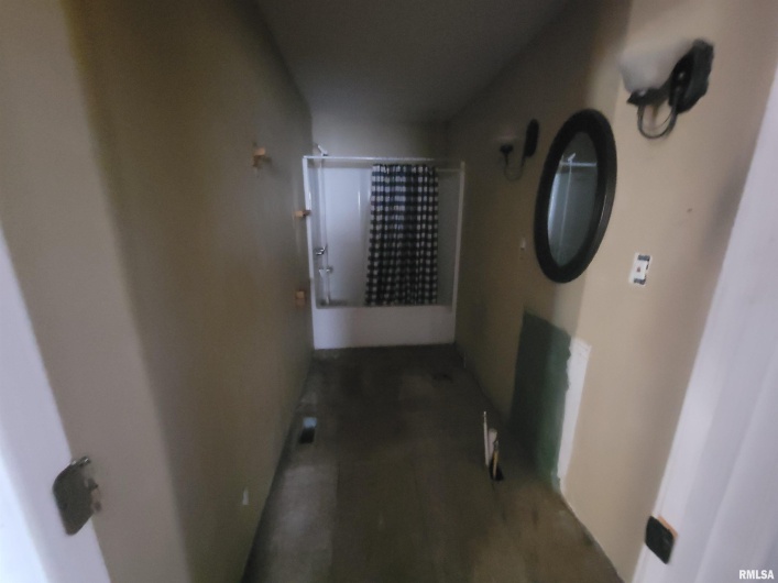 208 WASHINGTON Street, Hurst, Illinois 62949, 3 Bedrooms Bedrooms, 0 ,3 BathroomsBathrooms,Residential,For Sale,WASHINGTON,0,RMAEB460340