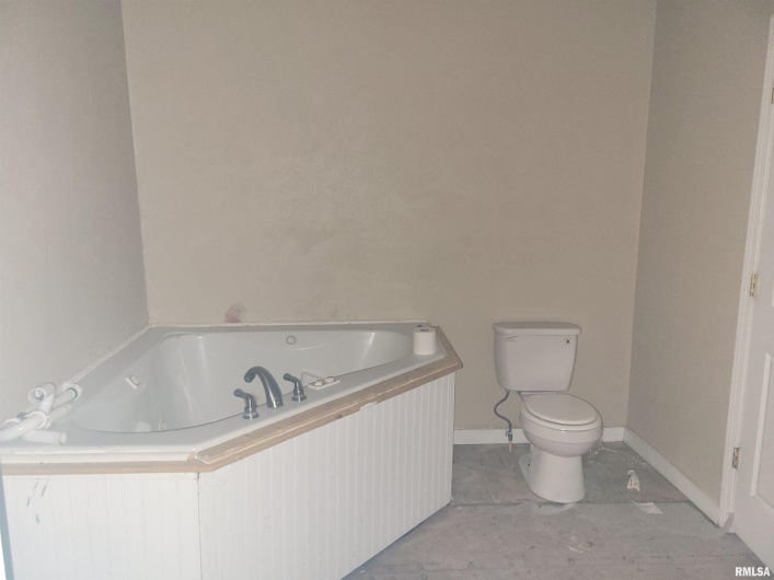 208 WASHINGTON Street, Hurst, Illinois 62949, 3 Bedrooms Bedrooms, 0 ,3 BathroomsBathrooms,Residential,For Sale,WASHINGTON,0,RMAEB460340