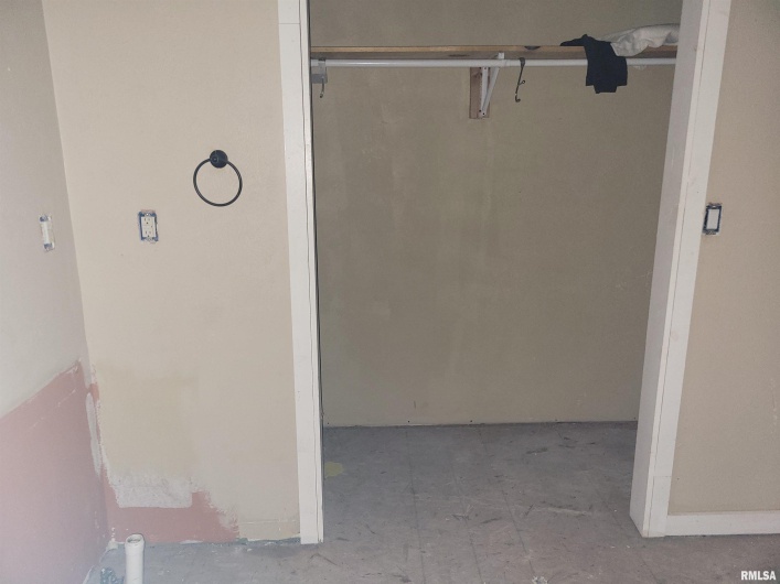 208 WASHINGTON Street, Hurst, Illinois 62949, 3 Bedrooms Bedrooms, 0 ,3 BathroomsBathrooms,Residential,For Sale,WASHINGTON,0,RMAEB460340