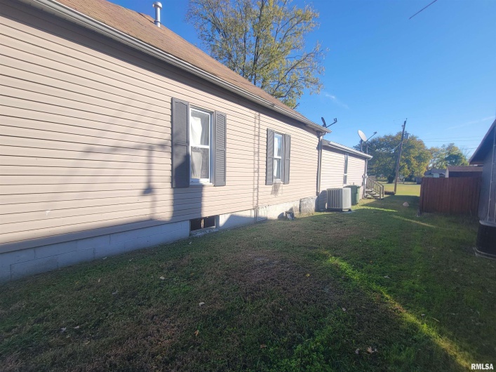 208 WASHINGTON Street, Hurst, Illinois 62949, 3 Bedrooms Bedrooms, 0 ,3 BathroomsBathrooms,Residential,For Sale,WASHINGTON,0,RMAEB460340