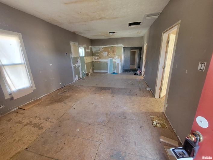 208 WASHINGTON Street, Hurst, Illinois 62949, 3 Bedrooms Bedrooms, 0 ,3 BathroomsBathrooms,Residential,For Sale,WASHINGTON,0,RMAEB460340