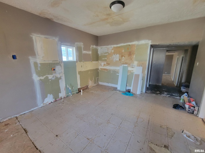 208 WASHINGTON Street, Hurst, Illinois 62949, 3 Bedrooms Bedrooms, 0 ,3 BathroomsBathrooms,Residential,For Sale,WASHINGTON,0,RMAEB460340