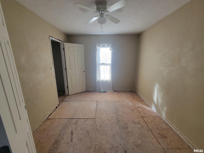 208 WASHINGTON Street, Hurst, Illinois 62949, 3 Bedrooms Bedrooms, 0 ,3 BathroomsBathrooms,Residential,For Sale,WASHINGTON,0,RMAEB460340