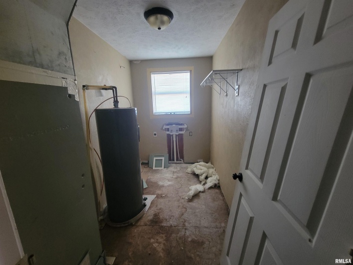 208 WASHINGTON Street, Hurst, Illinois 62949, 3 Bedrooms Bedrooms, 0 ,3 BathroomsBathrooms,Residential,For Sale,WASHINGTON,0,RMAEB460340