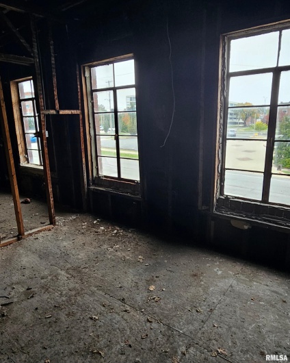 219 MAIN Street, Carbondale, Illinois 62901, 0 , 0 ,0,Commercial Sale,For Sale,MAIN,0,RMAEB460337