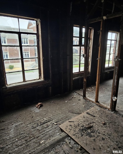 219 MAIN Street, Carbondale, Illinois 62901, 0 , 0 ,0,Commercial Sale,For Sale,MAIN,0,RMAEB460337