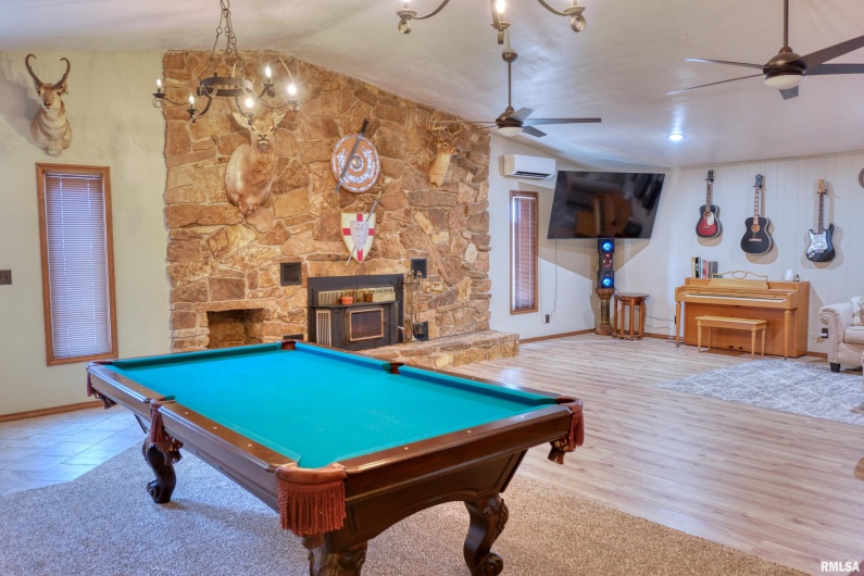 2036 SPRUCE Street, Murphysboro, Illinois 62966, 3 Bedrooms Bedrooms, 0 ,2 BathroomsBathrooms,Residential,For Sale,SPRUCE,0,RMAEB460338