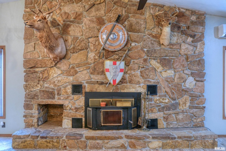 2036 SPRUCE Street, Murphysboro, Illinois 62966, 3 Bedrooms Bedrooms, 0 ,2 BathroomsBathrooms,Residential,For Sale,SPRUCE,0,RMAEB460338