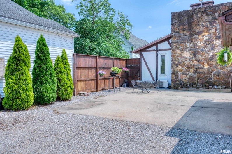 2036 SPRUCE Street, Murphysboro, Illinois 62966, 3 Bedrooms Bedrooms, 0 ,2 BathroomsBathrooms,Residential,For Sale,SPRUCE,0,RMAEB460338