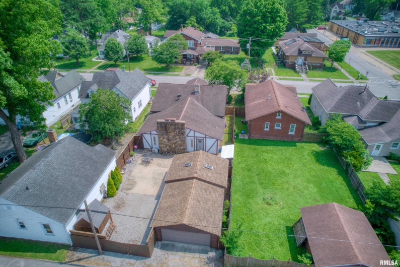 2036 SPRUCE Street, Murphysboro, Illinois 62966, 3 Bedrooms Bedrooms, 0 ,2 BathroomsBathrooms,Residential,For Sale,SPRUCE,0,RMAEB460338