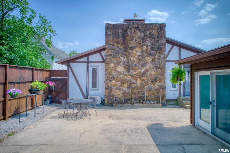 2036 SPRUCE Street, Murphysboro, Illinois 62966, 3 Bedrooms Bedrooms, 0 ,2 BathroomsBathrooms,Residential,For Sale,SPRUCE,0,RMAEB460338