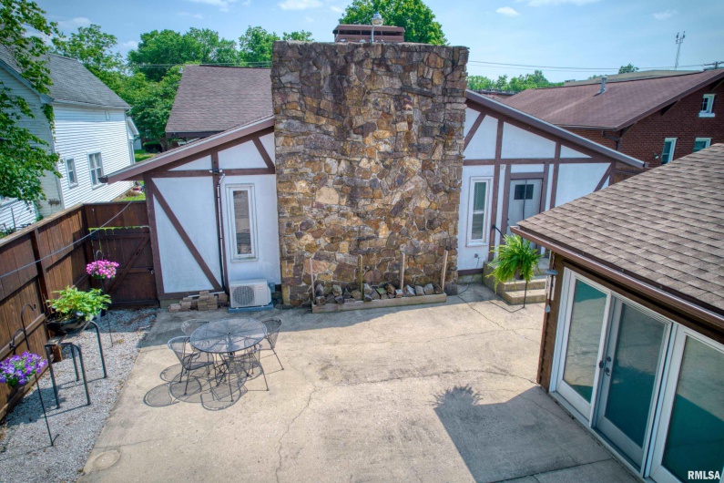 2036 SPRUCE Street, Murphysboro, Illinois 62966, 3 Bedrooms Bedrooms, 0 ,2 BathroomsBathrooms,Residential,For Sale,SPRUCE,0,RMAEB460338