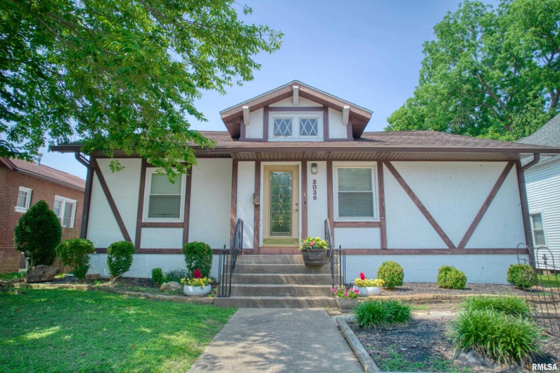 2036 SPRUCE Street, Murphysboro, Illinois 62966, 3 Bedrooms Bedrooms, 0 ,2 BathroomsBathrooms,Residential,For Sale,SPRUCE,0,RMAEB460338