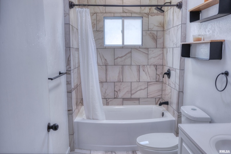 2036 SPRUCE Street, Murphysboro, Illinois 62966, 3 Bedrooms Bedrooms, 0 ,2 BathroomsBathrooms,Residential,For Sale,SPRUCE,0,RMAEB460338