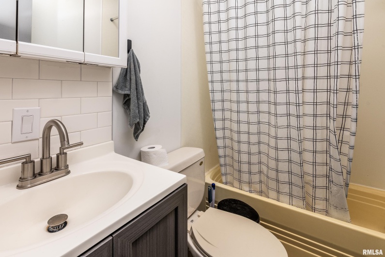 501 TOWER Road, Herrin, Illinois 62948, 3 Bedrooms Bedrooms, 0 ,2 BathroomsBathrooms,Residential,For Sale,TOWER,0,RMAEB460341