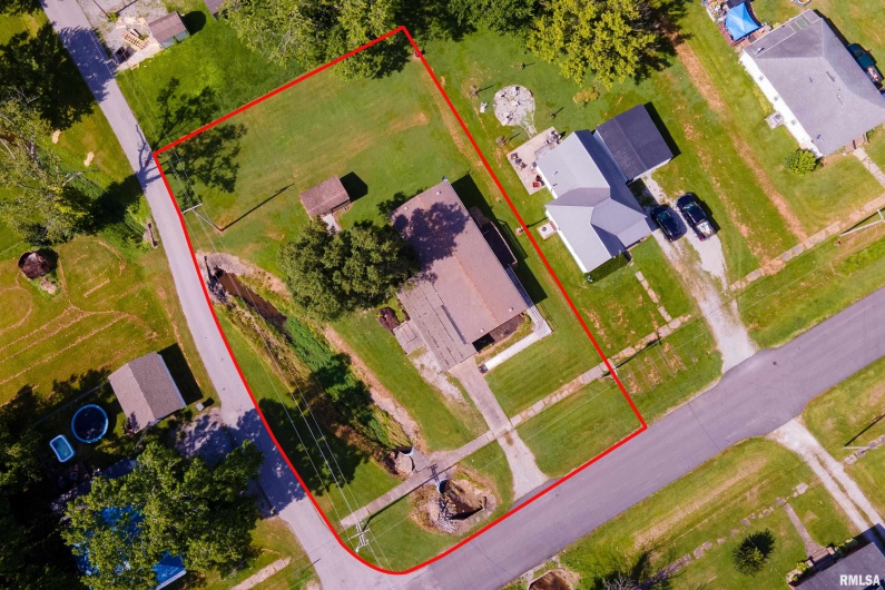 208 PENNSYLVANIA Avenue, Pittsburg, Illinois 62974, 3 Bedrooms Bedrooms, 0 ,2 BathroomsBathrooms,Residential,For Sale,PENNSYLVANIA,0,RMAEB460344