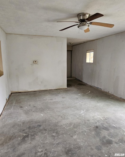 104 PARK Street, Hurst, Illinois 62949, 2 Bedrooms Bedrooms, 0 ,1 BathroomBathrooms,Residential,For Sale,PARK,0,RMAEB460342