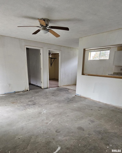 104 PARK Street, Hurst, Illinois 62949, 2 Bedrooms Bedrooms, 0 ,1 BathroomBathrooms,Residential,For Sale,PARK,0,RMAEB460342