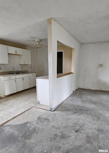 104 PARK Street, Hurst, Illinois 62949, 2 Bedrooms Bedrooms, 0 ,1 BathroomBathrooms,Residential,For Sale,PARK,0,RMAEB460342