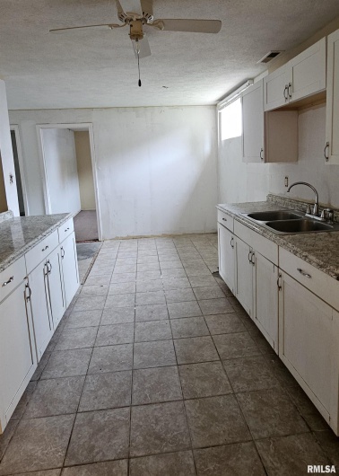 104 PARK Street, Hurst, Illinois 62949, 2 Bedrooms Bedrooms, 0 ,1 BathroomBathrooms,Residential,For Sale,PARK,0,RMAEB460342