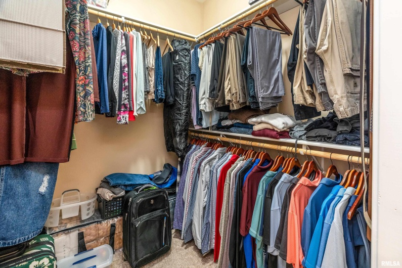 103 EXCALIBUR Drive, Carterville, Illinois 62918, 3 Bedrooms Bedrooms, 0 ,2 BathroomsBathrooms,Residential,For Sale,EXCALIBUR,0,RMAEB460335