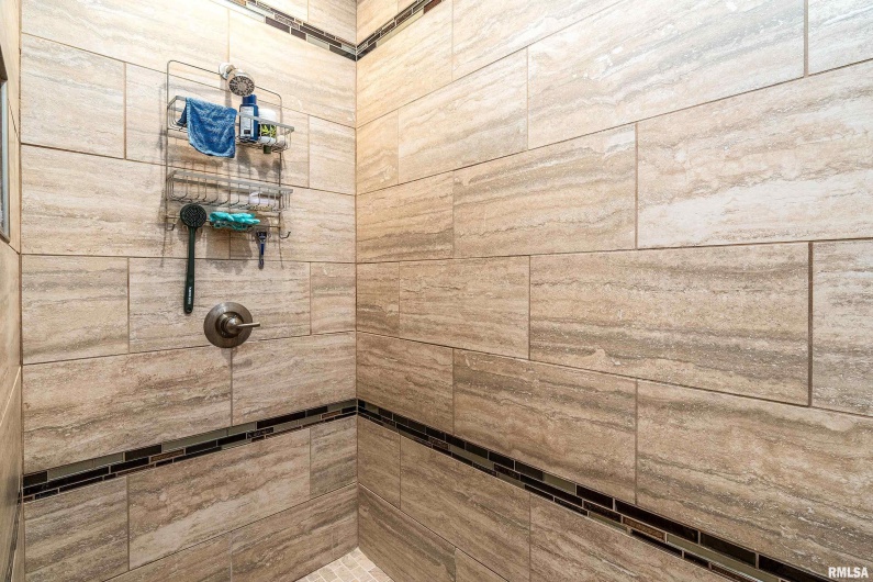 103 EXCALIBUR Drive, Carterville, Illinois 62918, 3 Bedrooms Bedrooms, 0 ,2 BathroomsBathrooms,Residential,For Sale,EXCALIBUR,0,RMAEB460335