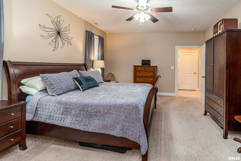 103 EXCALIBUR Drive, Carterville, Illinois 62918, 3 Bedrooms Bedrooms, 0 ,2 BathroomsBathrooms,Residential,For Sale,EXCALIBUR,0,RMAEB460335