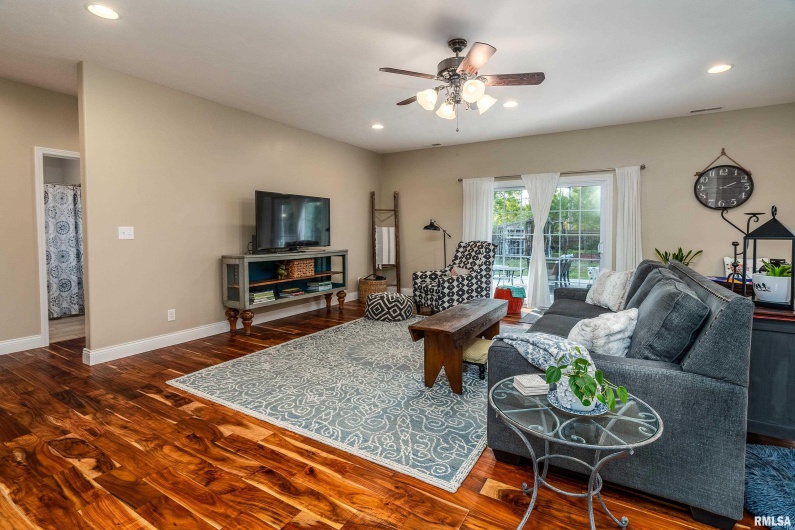 103 EXCALIBUR Drive, Carterville, Illinois 62918, 3 Bedrooms Bedrooms, 0 ,2 BathroomsBathrooms,Residential,For Sale,EXCALIBUR,0,RMAEB460335