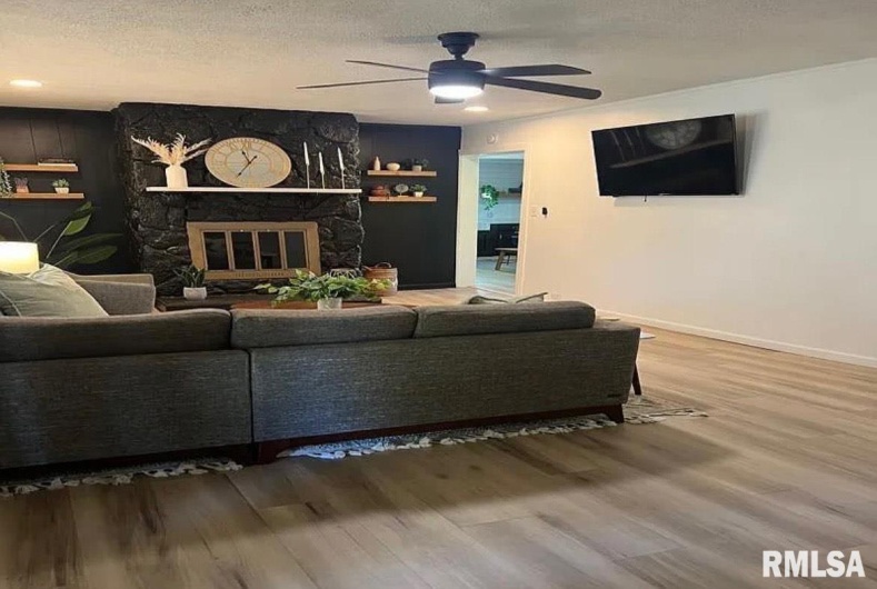 1303 MAPLE Street, Carterville, Illinois 62918, 3 Bedrooms Bedrooms, 0 ,2 BathroomsBathrooms,Residential,For Sale,MAPLE,0,RMAEB460346