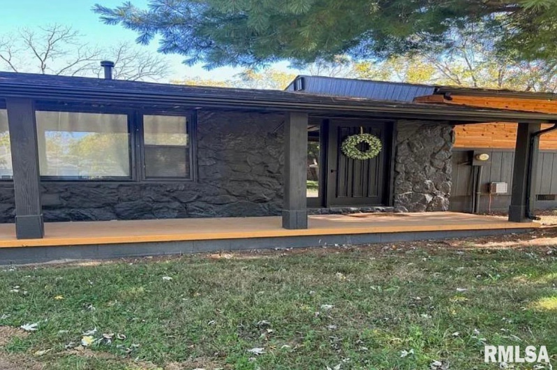 1303 MAPLE Street, Carterville, Illinois 62918, 3 Bedrooms Bedrooms, 0 ,2 BathroomsBathrooms,Residential,For Sale,MAPLE,0,RMAEB460346