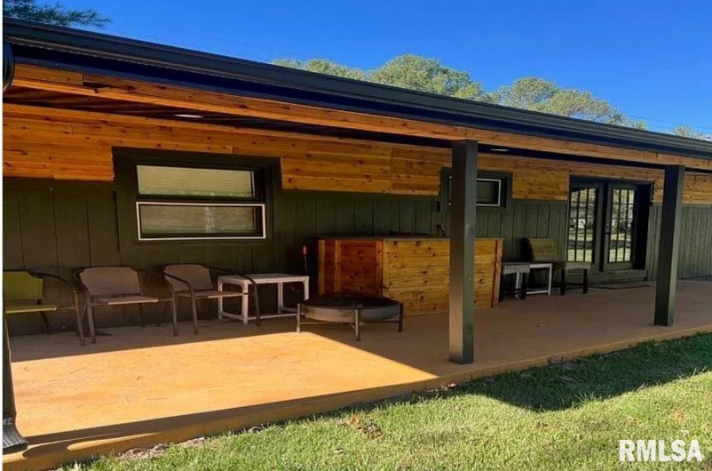 1303 MAPLE Street, Carterville, Illinois 62918, 3 Bedrooms Bedrooms, 0 ,2 BathroomsBathrooms,Residential,For Sale,MAPLE,0,RMAEB460346