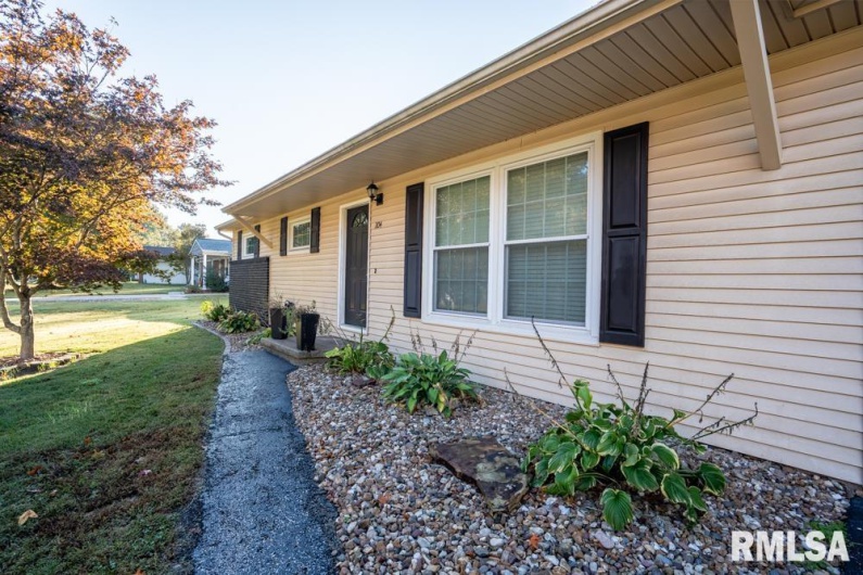 1104 POPLAR Street, Herrin, Illinois 62948, 3 Bedrooms Bedrooms, 0 ,1 BathroomBathrooms,Residential,For Sale,POPLAR,0,RMAQC4268973