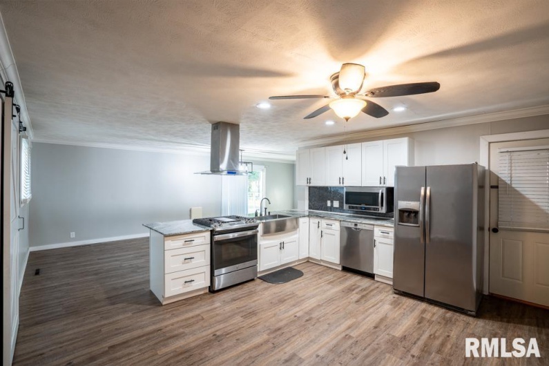 1104 POPLAR Street, Herrin, Illinois 62948, 3 Bedrooms Bedrooms, 0 ,1 BathroomBathrooms,Residential,For Sale,POPLAR,0,RMAQC4268973