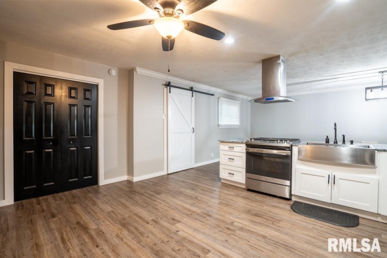 1104 POPLAR Street, Herrin, Illinois 62948, 3 Bedrooms Bedrooms, 0 ,1 BathroomBathrooms,Residential,For Sale,POPLAR,0,RMAQC4268973