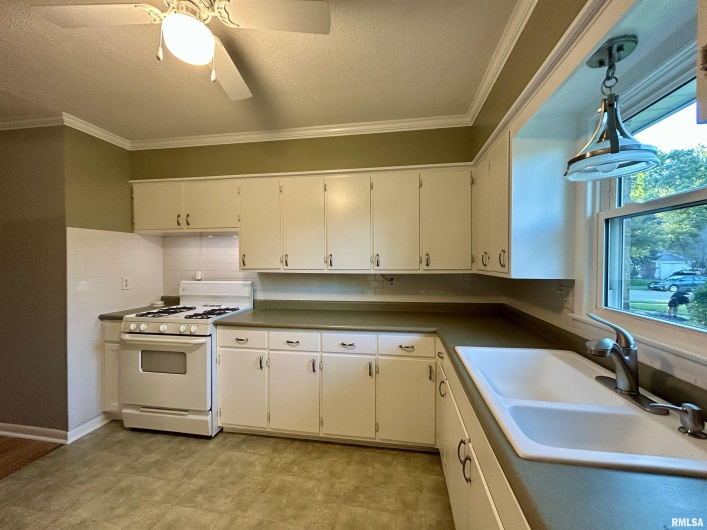 1406 TAYLOR Drive, Carbondale, Illinois 62901, 3 Bedrooms Bedrooms, 0 ,1 BathroomBathrooms,Residential,For Sale,TAYLOR,0,RMAEB460003