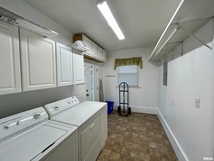 1406 TAYLOR Drive, Carbondale, Illinois 62901, 3 Bedrooms Bedrooms, 0 ,1 BathroomBathrooms,Residential,For Sale,TAYLOR,0,RMAEB460003